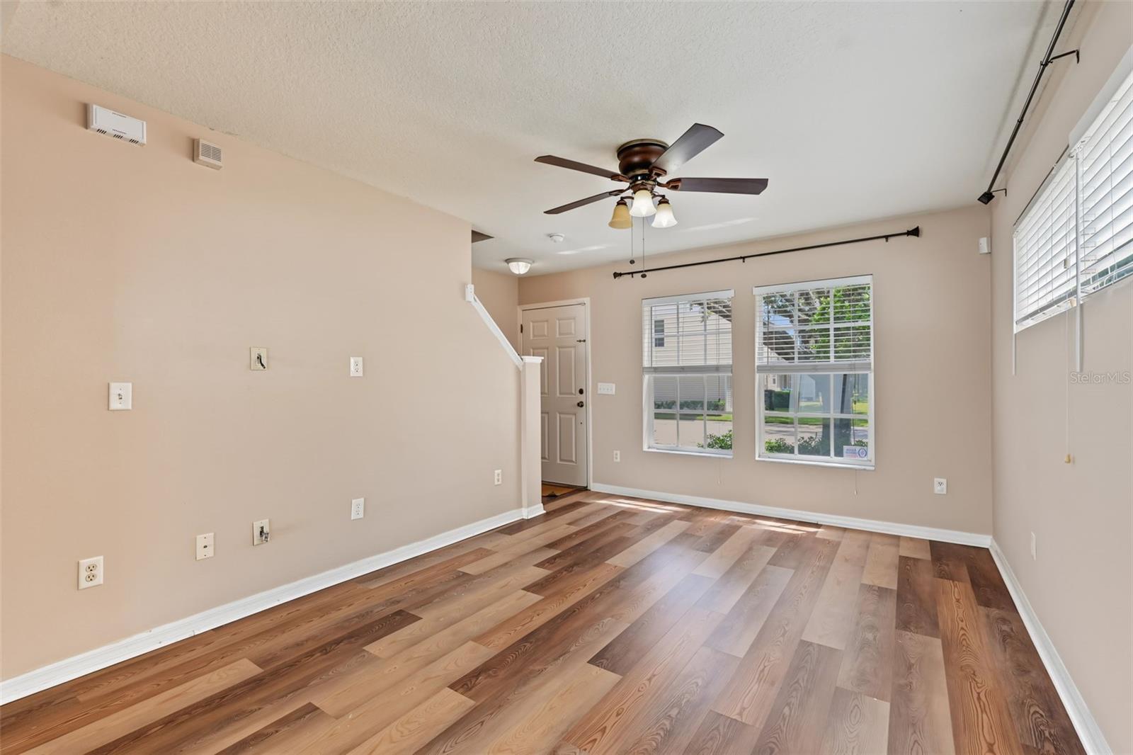 150 SAWTOOTH DR — photo 12