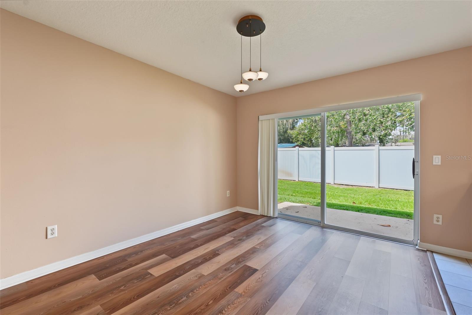 150 SAWTOOTH DR — photo 14