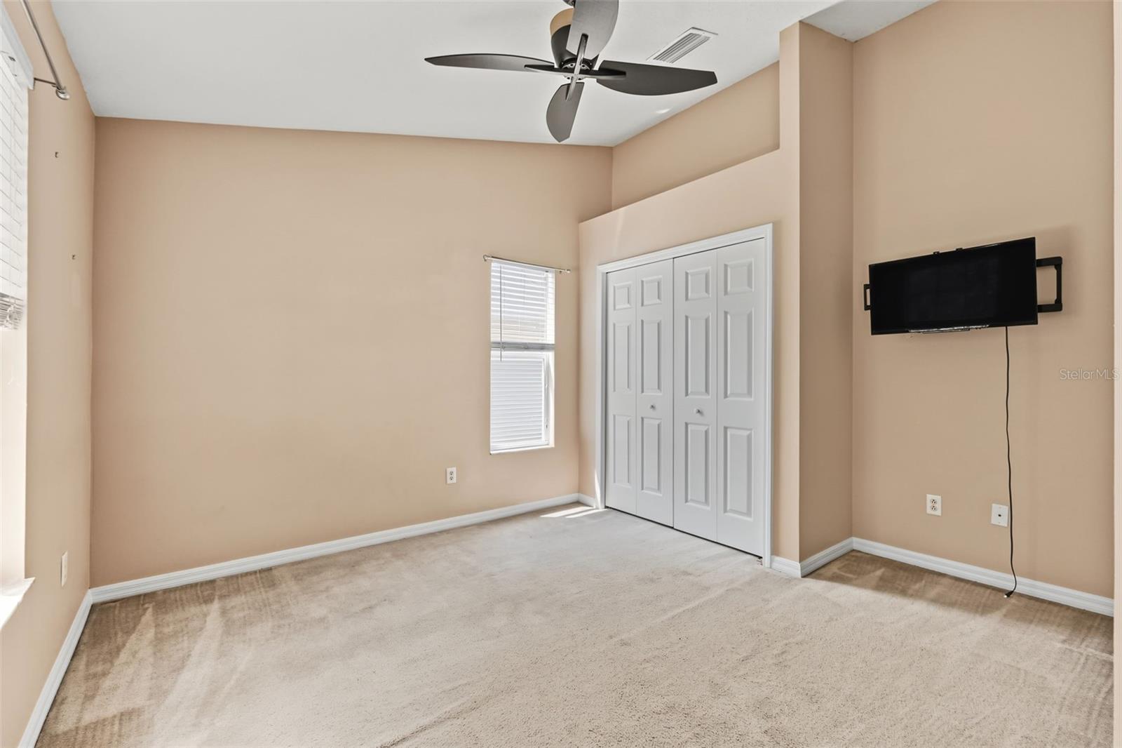150 SAWTOOTH DR — photo 33