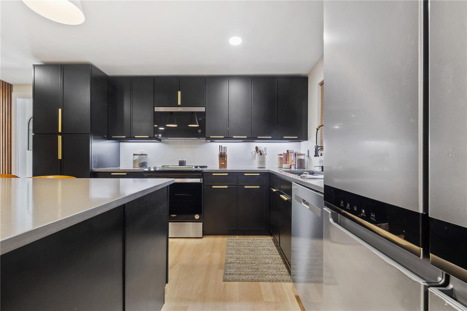 4103 N GOMEZ AVE — photo 8