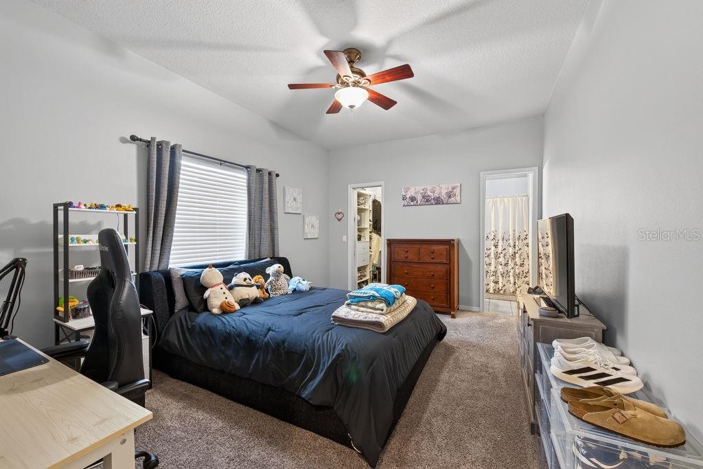 22832 CYPRESS TRAIL DR — photo 35