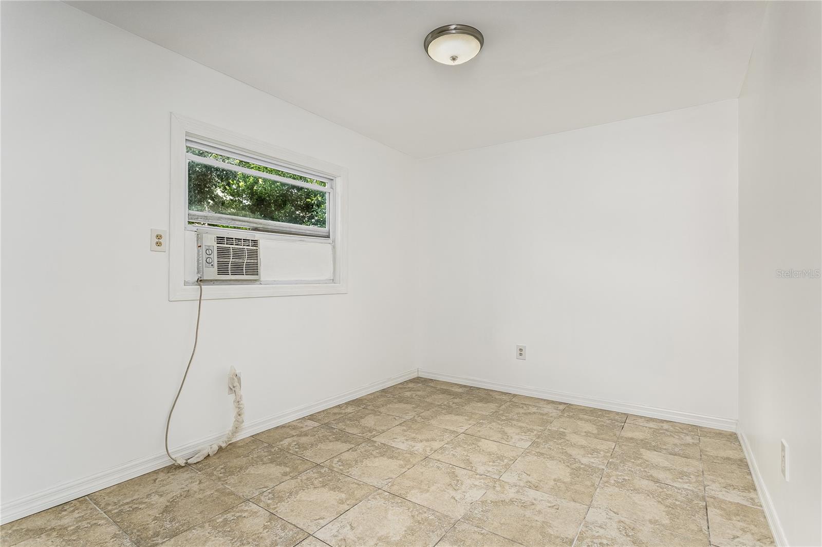1335 S MARTIN LUTHER KING JR AVE — photo 7