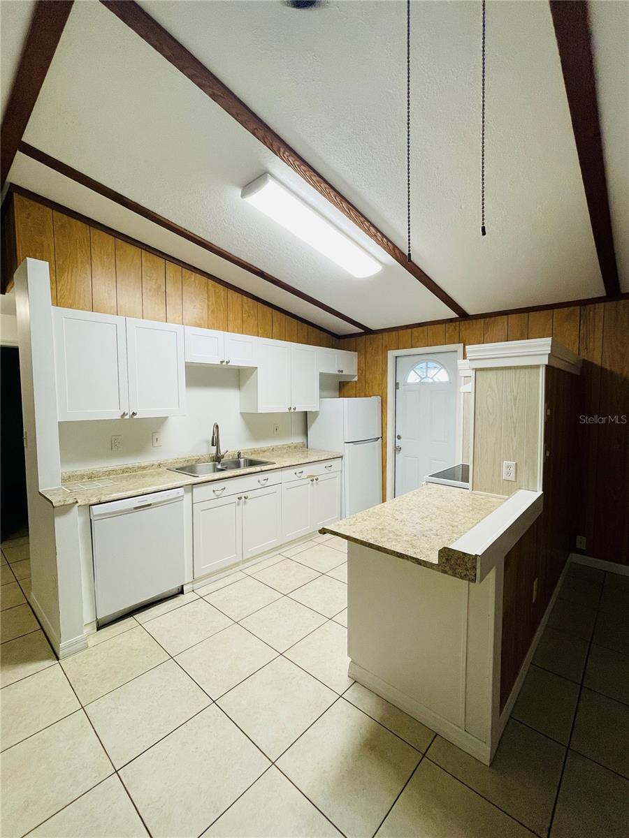 1335 S MARTIN LUTHER KING JR AVE — photo 4