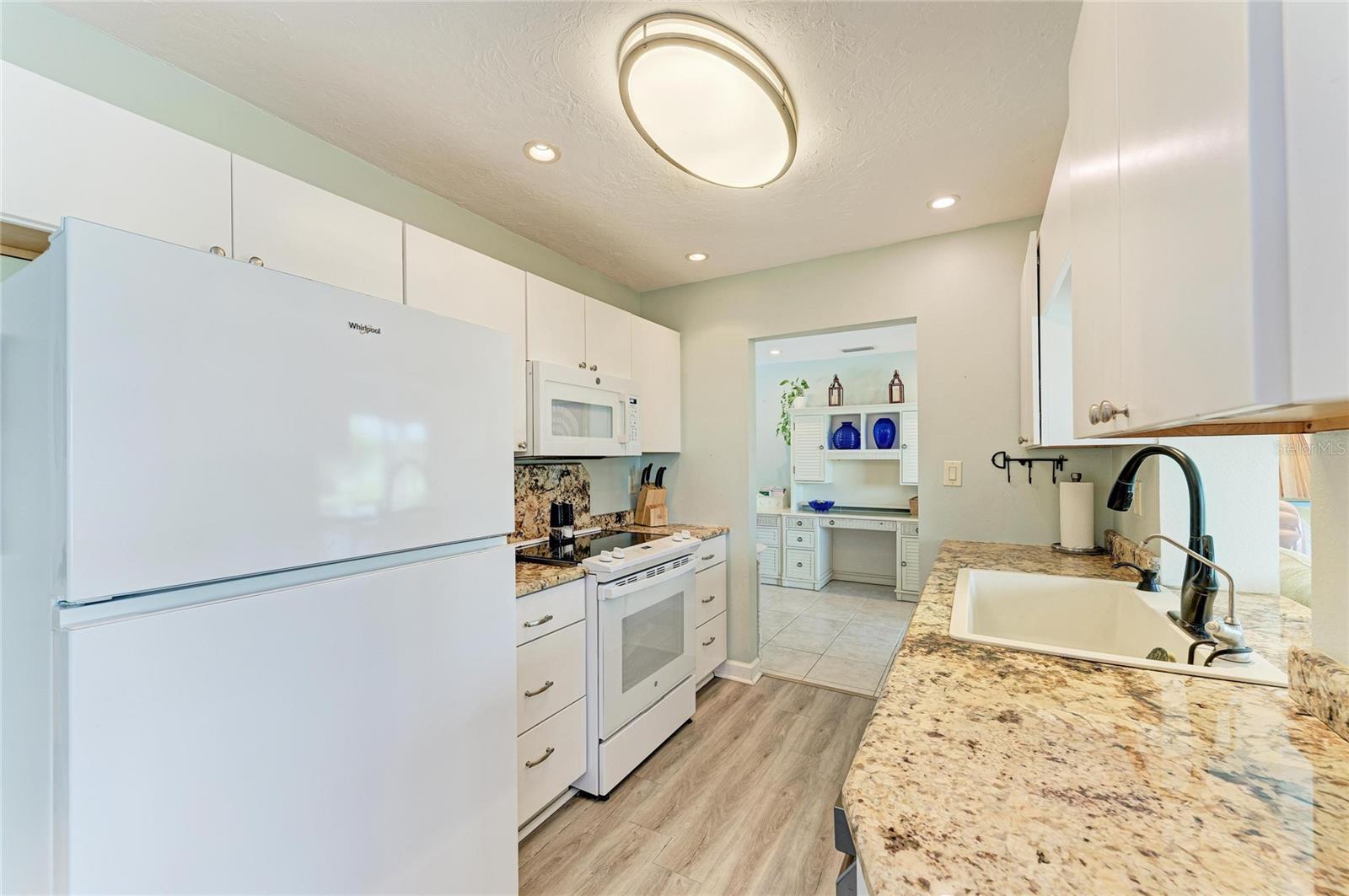 4006 JOYCE DR — photo 13