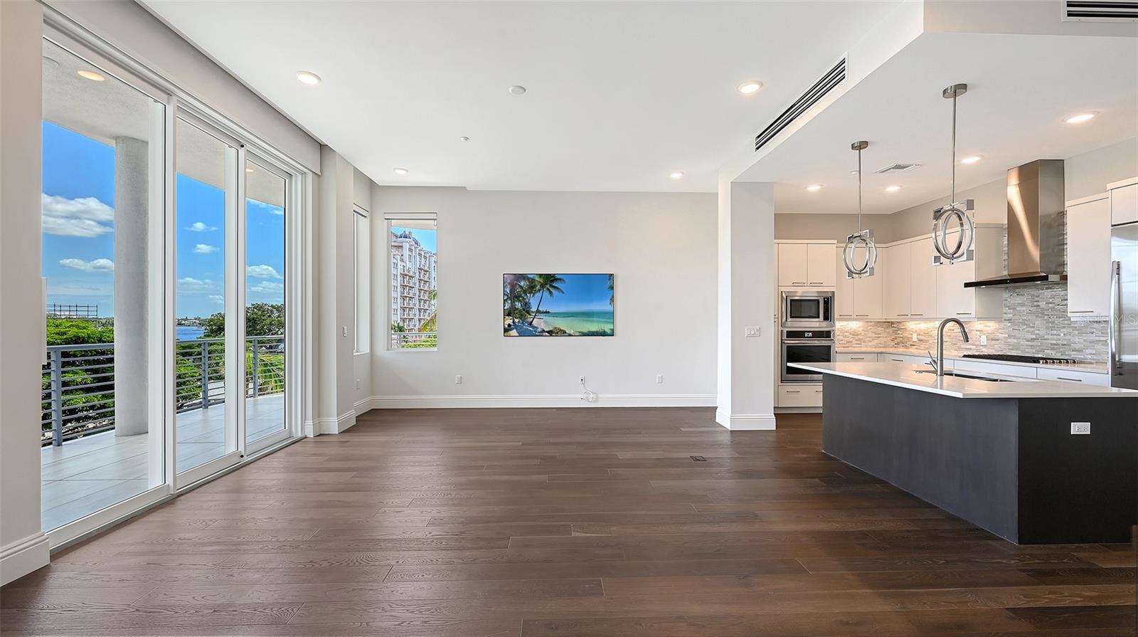 609 GOLDEN GATE PT #301 — photo 4