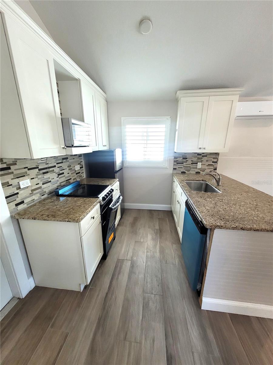 12217 1/2 SUNSHINE LN — photo 9