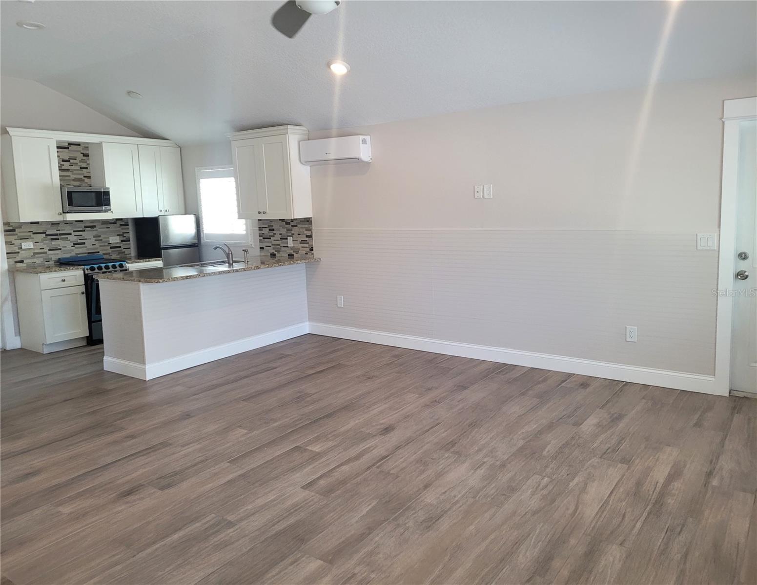 12217 1/2 SUNSHINE LN — photo 6