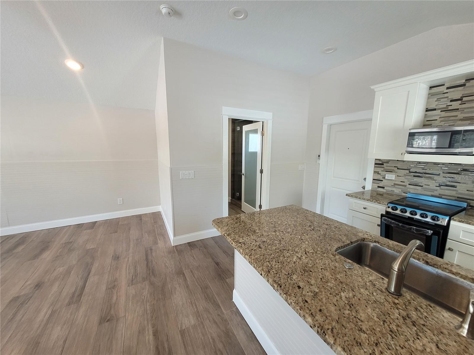 12217 1/2 SUNSHINE LN — photo 11