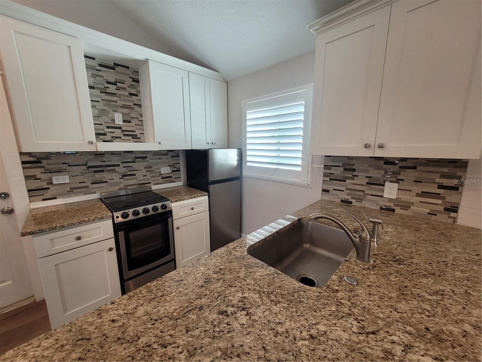 12217 1/2 SUNSHINE LN — photo 8
