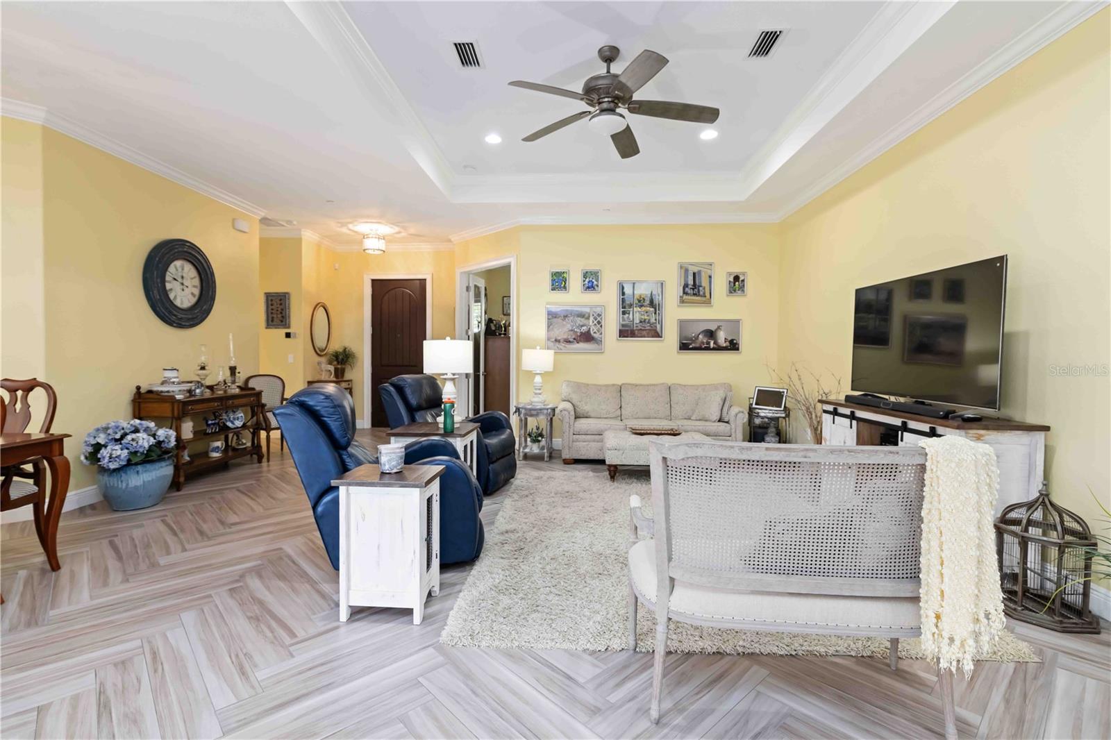 146 E TAMPA AVE — photo 8