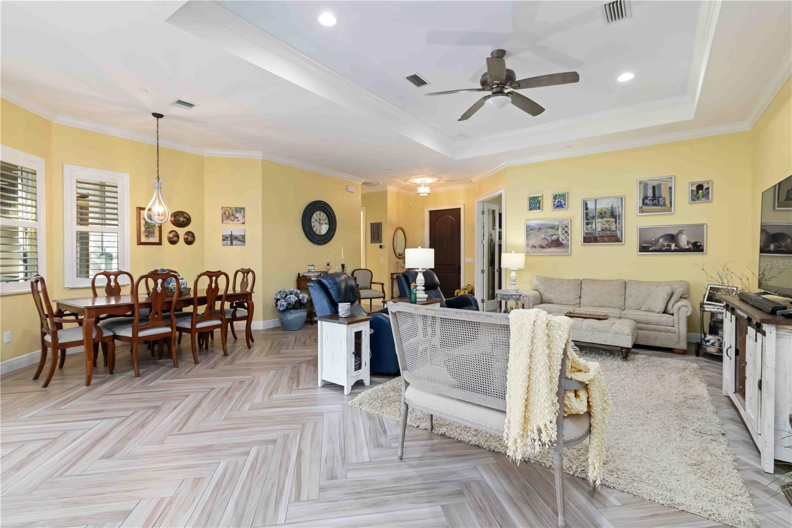 146 E TAMPA AVE — photo 9