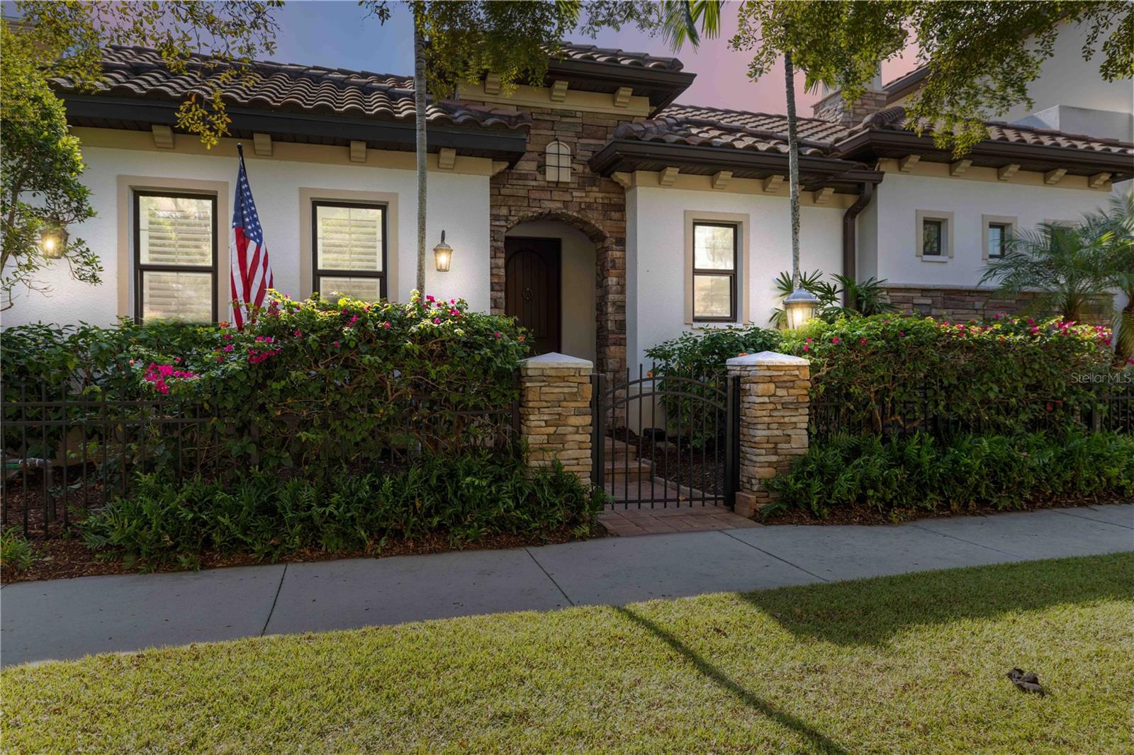 146 E TAMPA AVE — photo 2