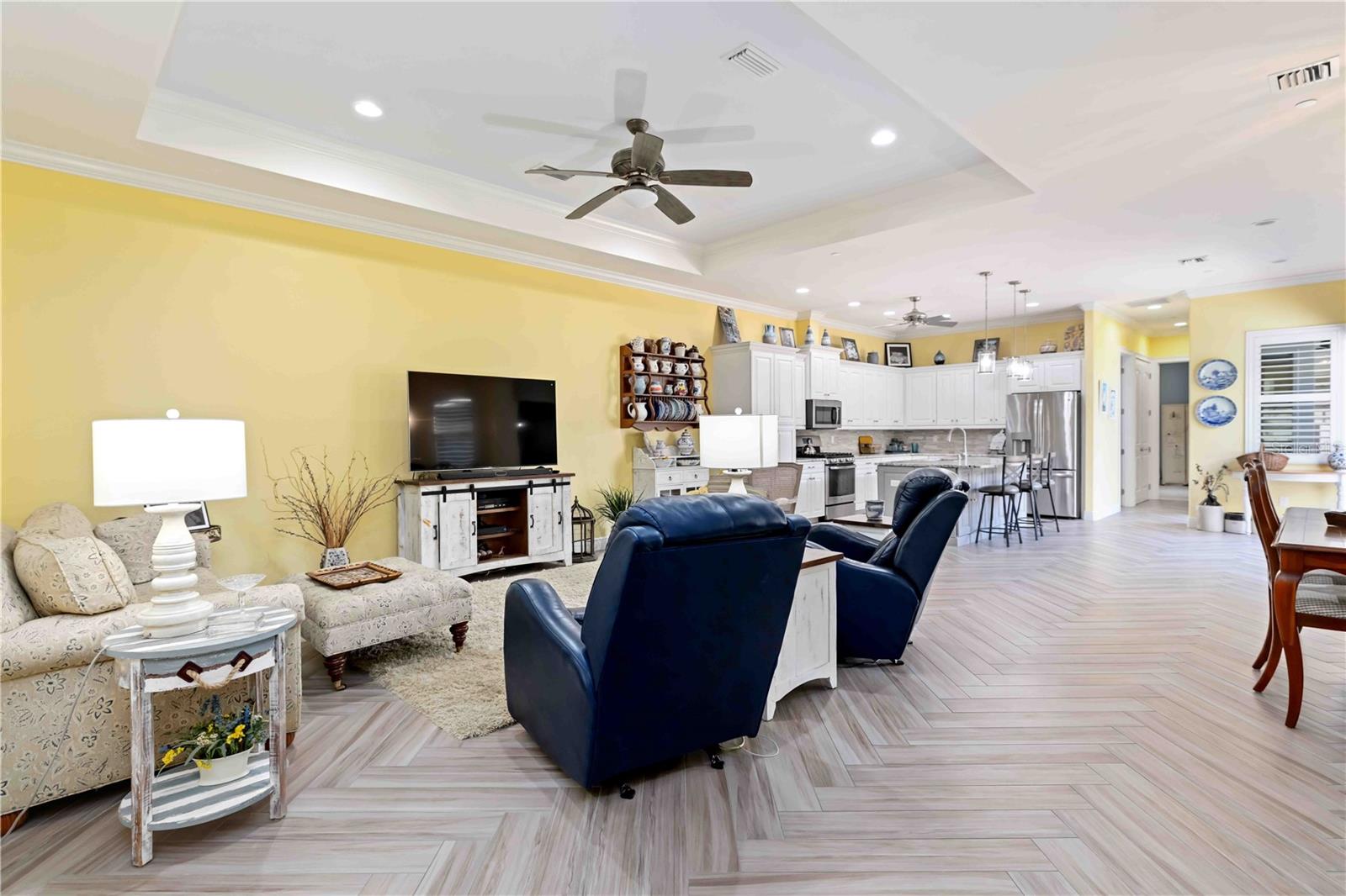 146 E TAMPA AVE — photo 7