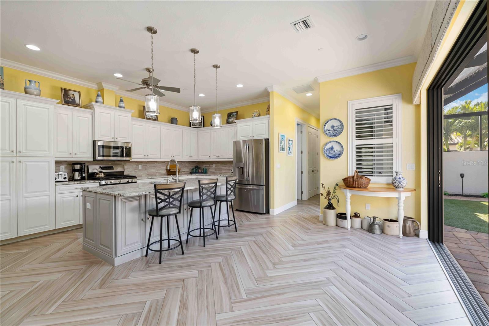 146 E TAMPA AVE — photo 12
