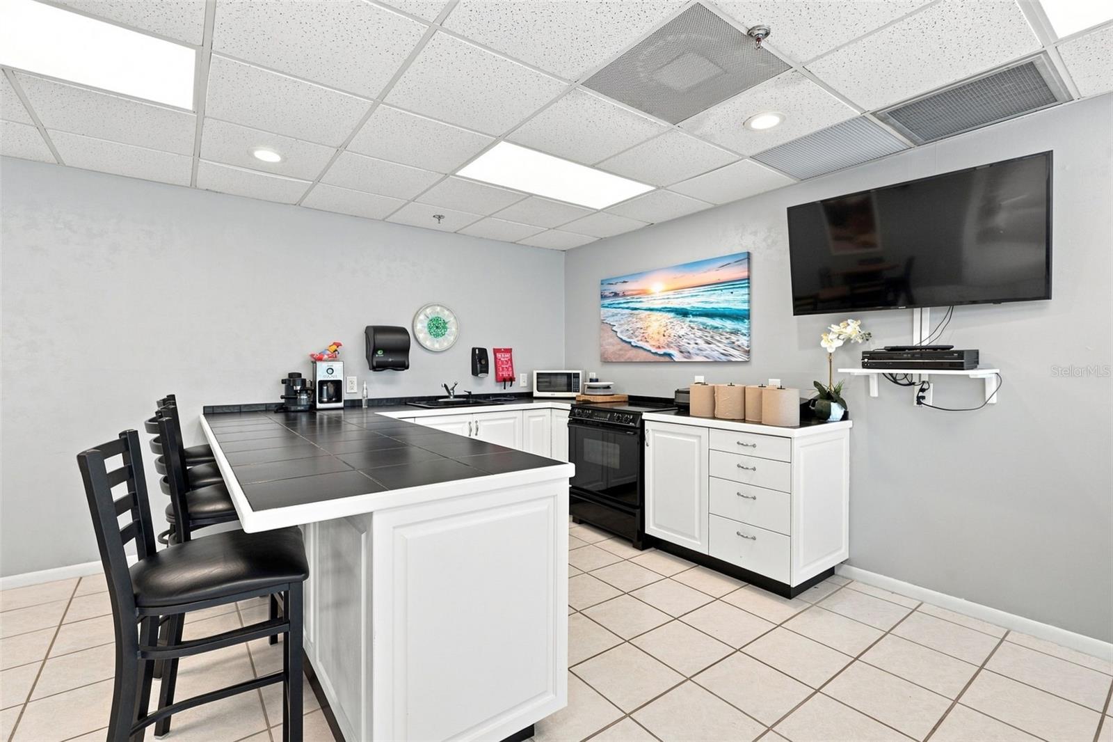 7050 SUNSET DR S #610 — photo 35