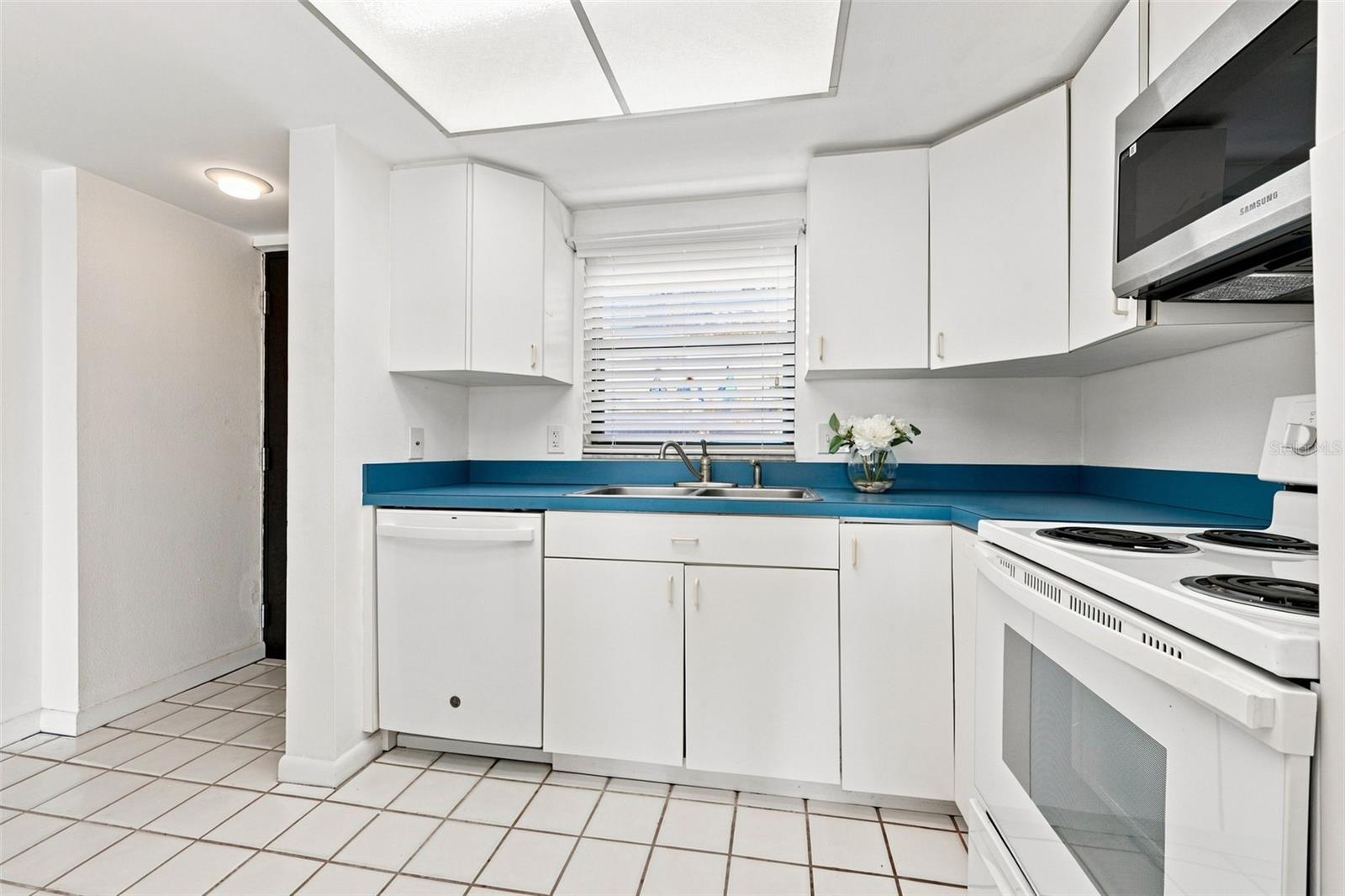 7050 SUNSET DR S #610 — photo 8