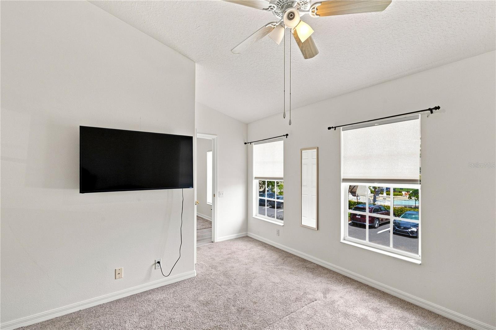 13158 THOROUGHBRED LOOP — photo 31