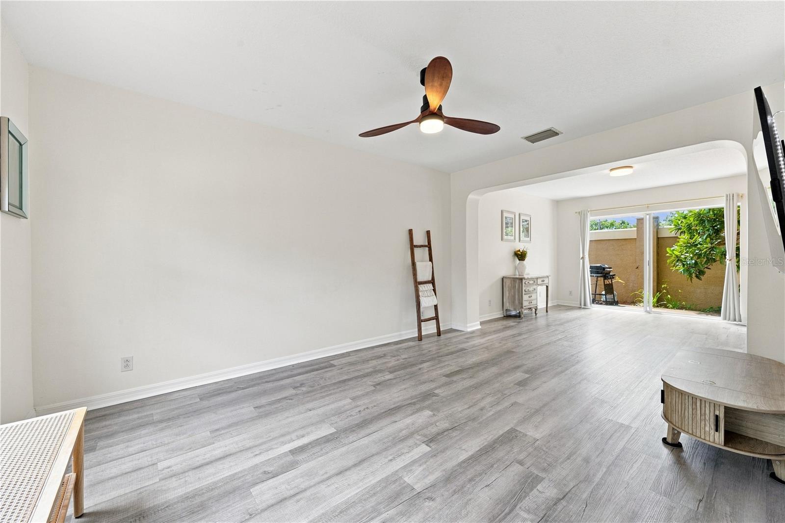 13158 THOROUGHBRED LOOP — photo 6