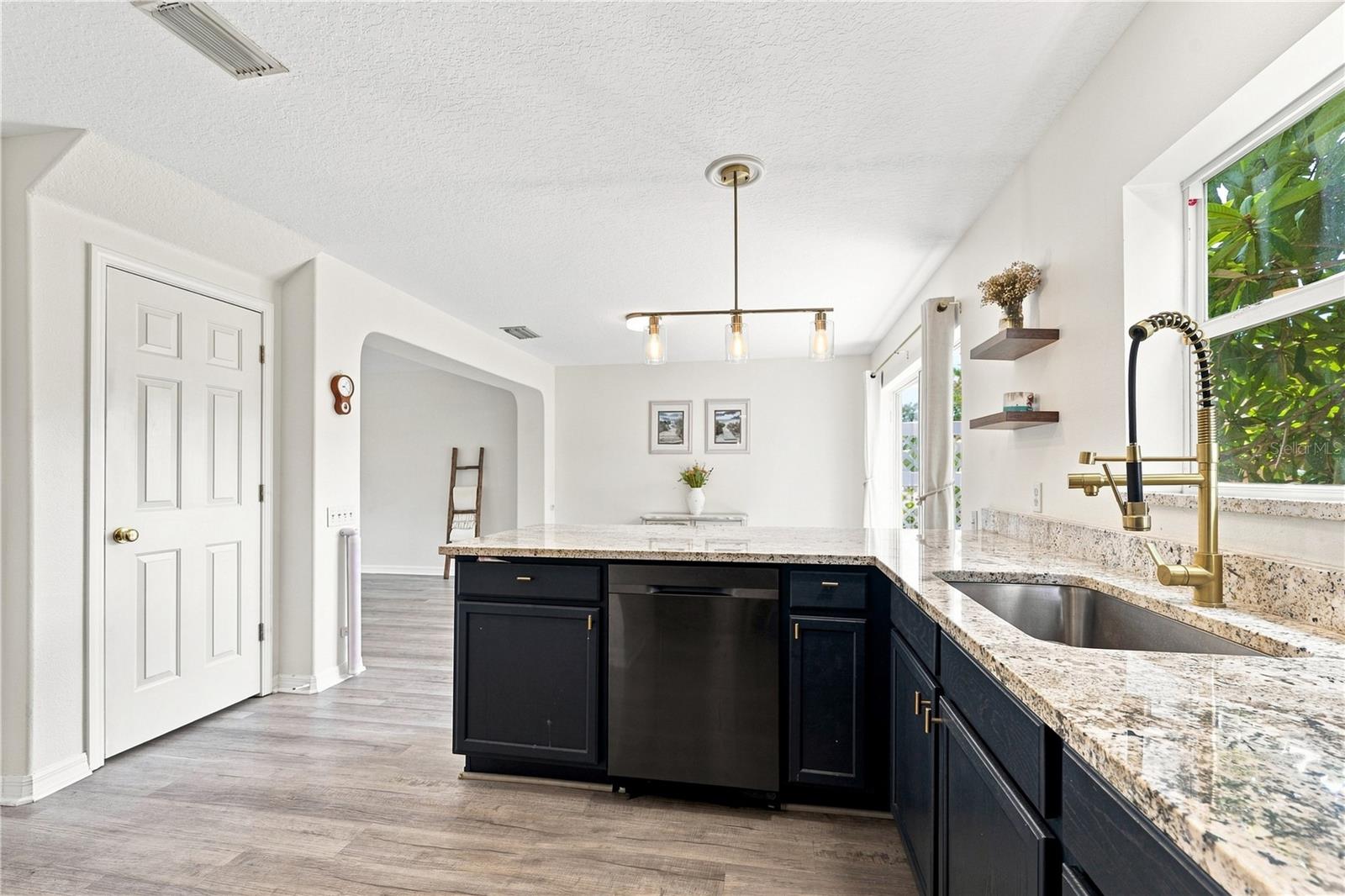 13158 THOROUGHBRED LOOP — photo 11