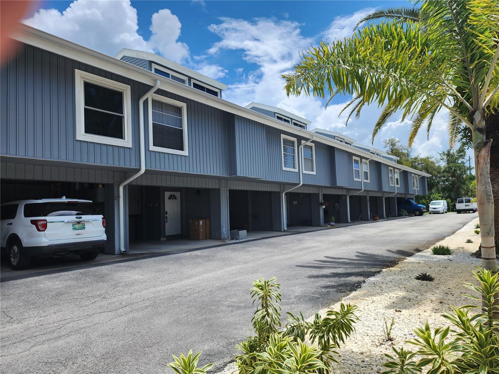 200 MERES BLVD #19 — photo 33