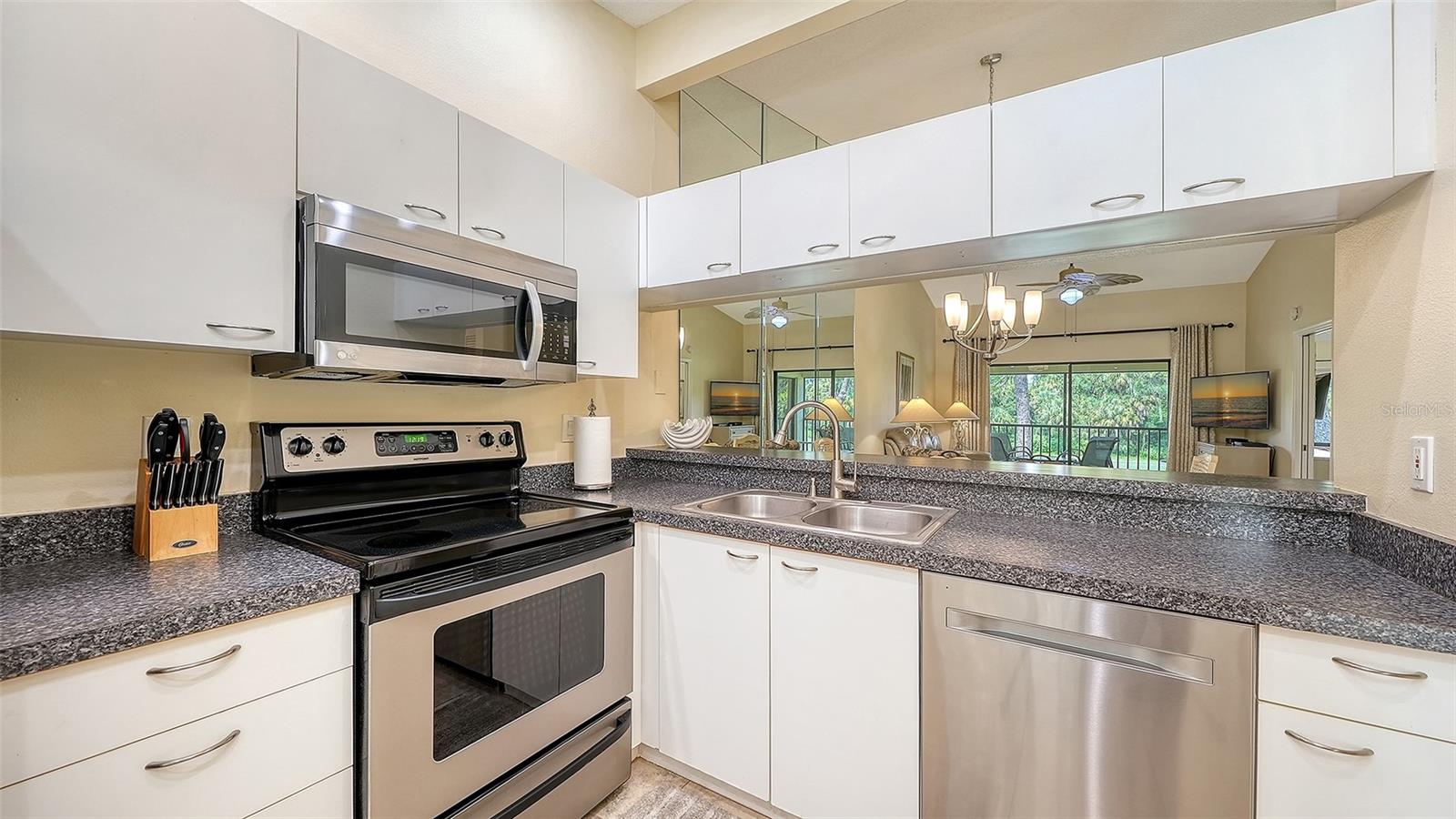 7584 EAGLE CREEK DR #7584 — photo 15