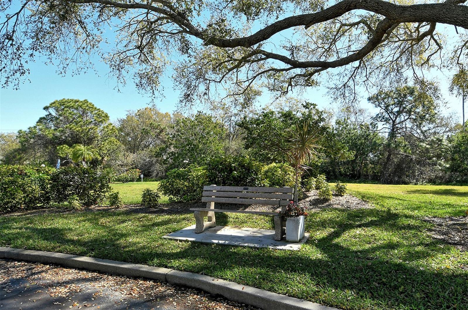 7584 EAGLE CREEK DR #7584 — photo 45