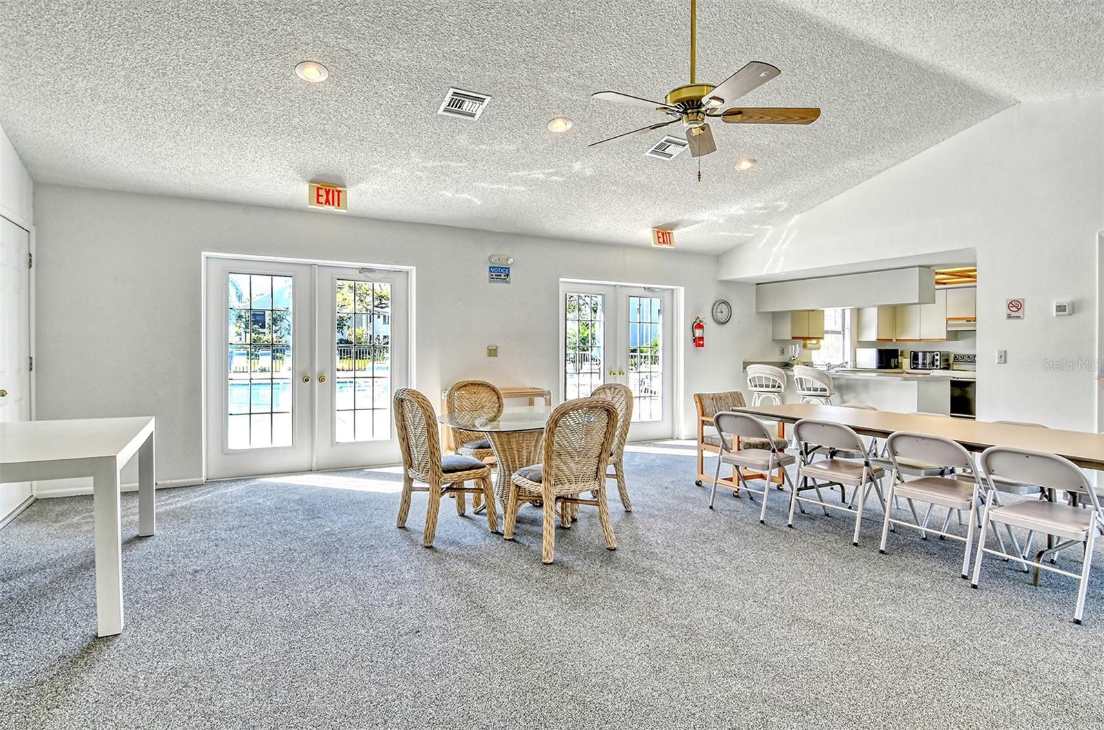 7584 EAGLE CREEK DR #7584 — photo 37