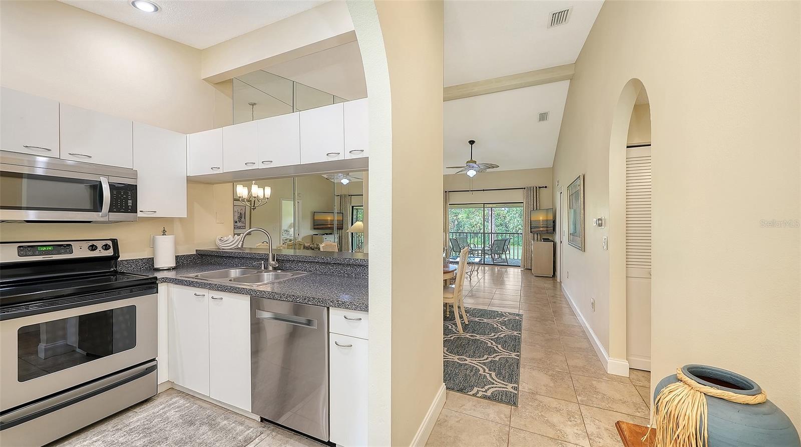 7584 EAGLE CREEK DR #7584 — photo 5