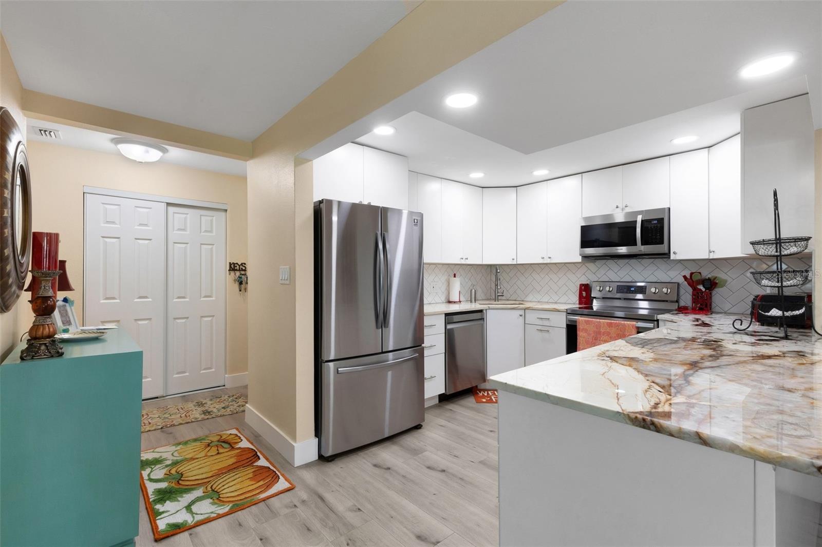 112 ELMWOOD CIR #112 — photo 8