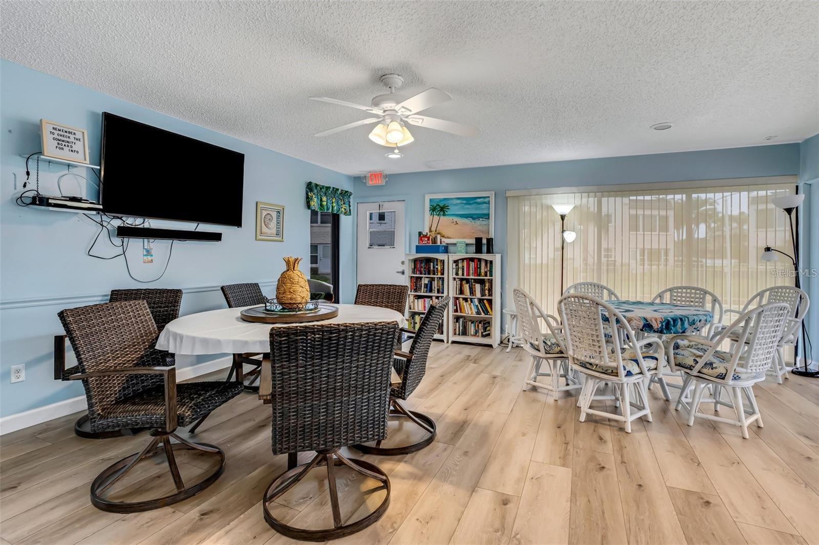 112 ELMWOOD CIR #112 — photo 34