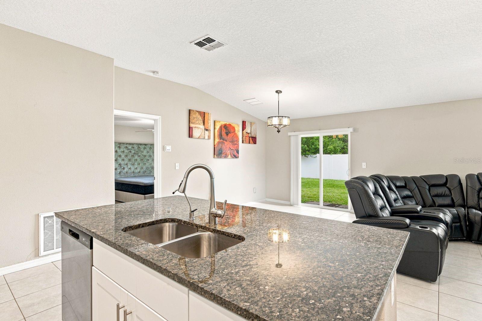 10358 SHADY PRESERVE DR — photo 8