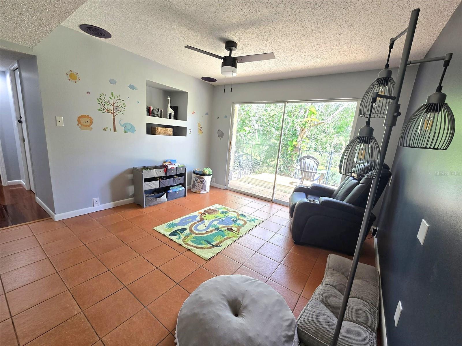 111 OAK LEE DR — photo 21