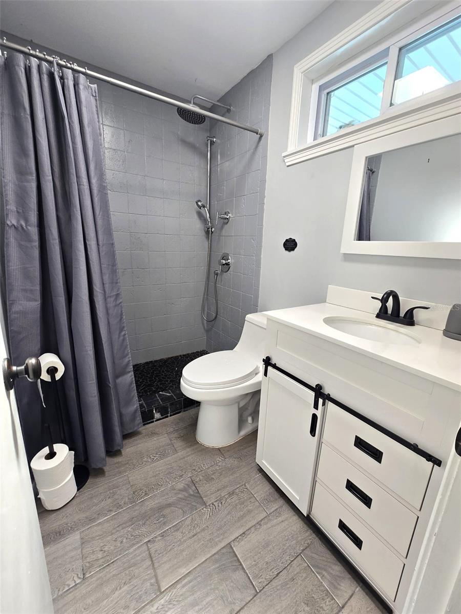 111 OAK LEE DR — photo 18