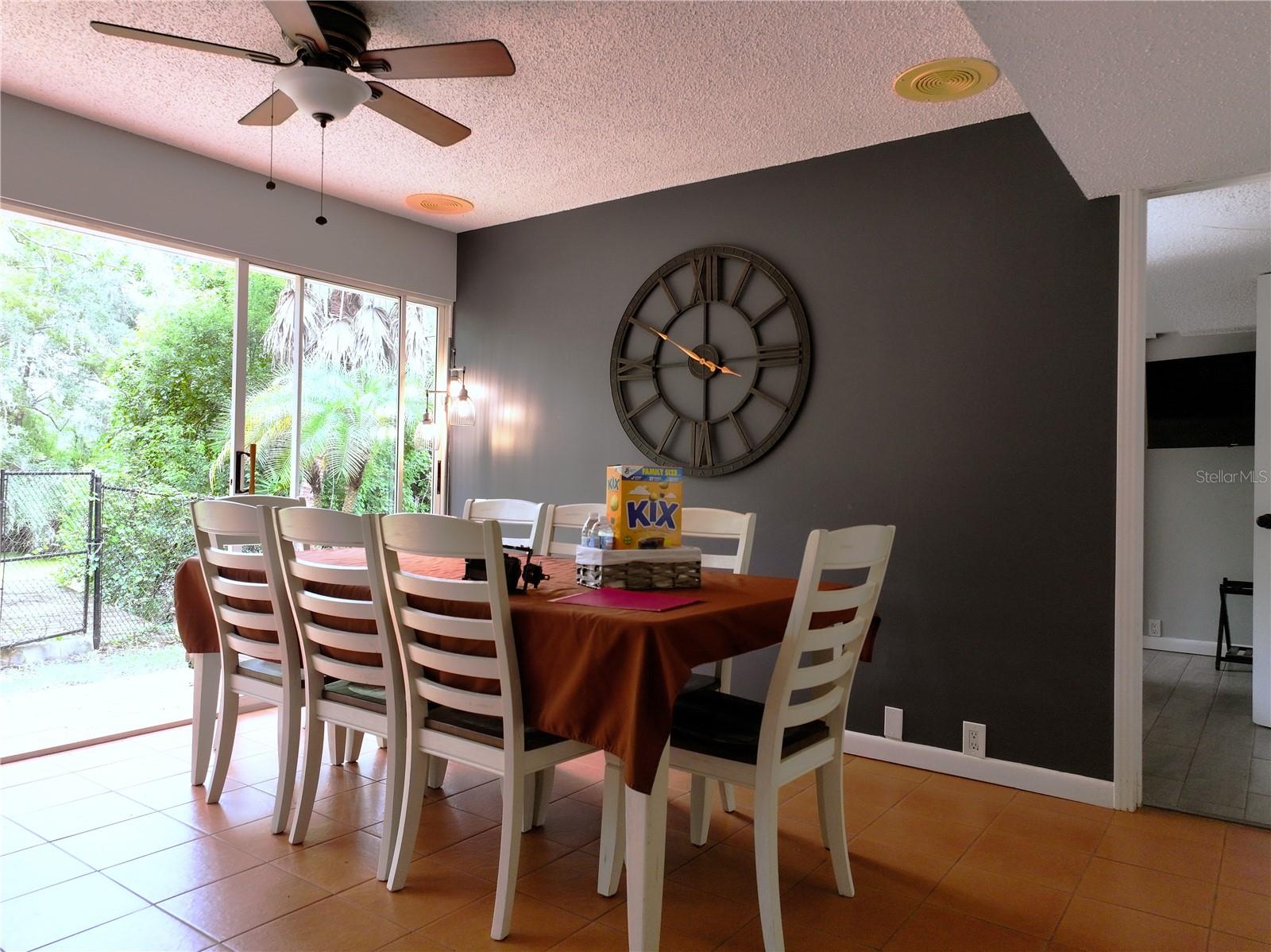 111 OAK LEE DR — photo 23