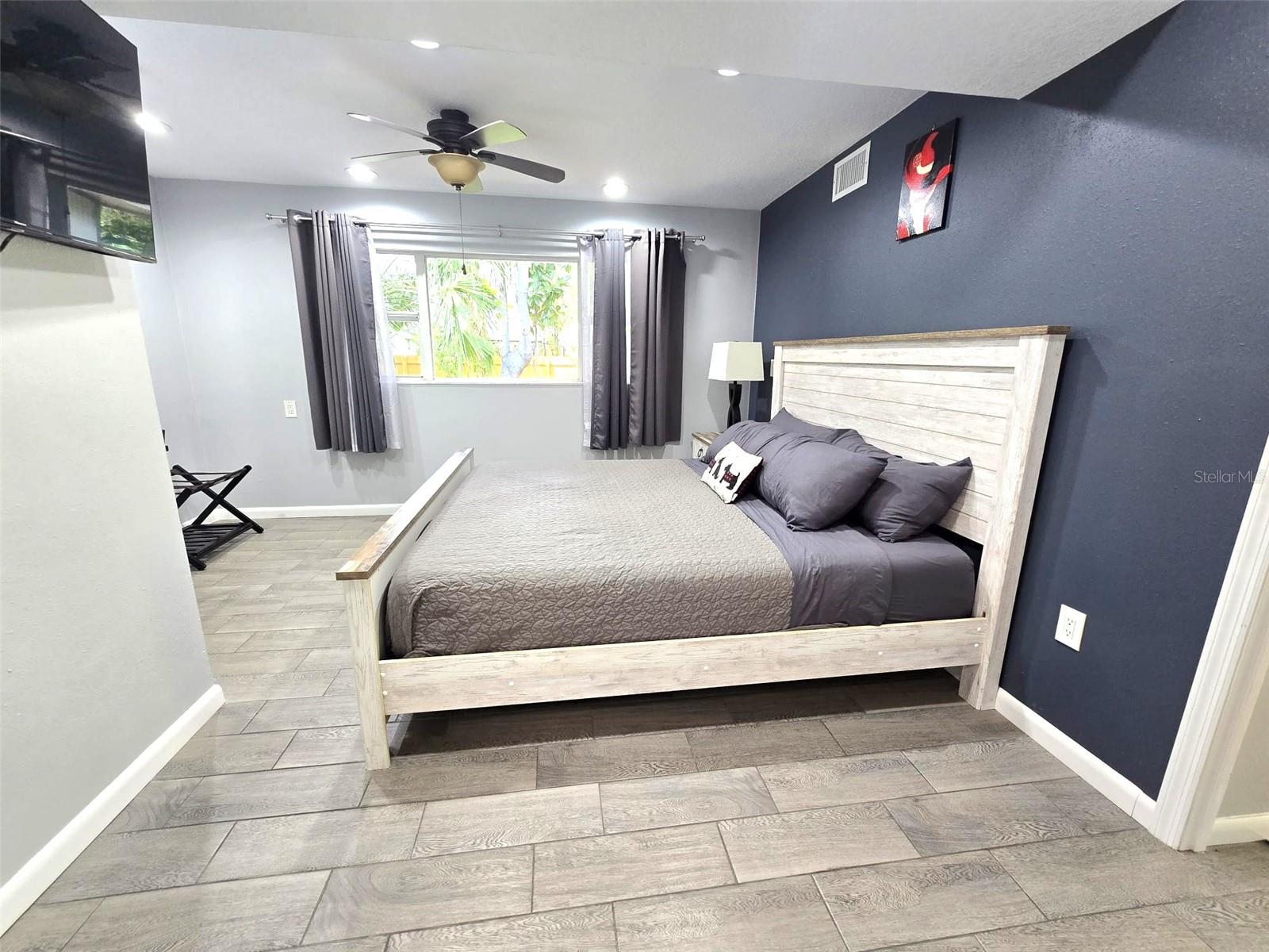 111 OAK LEE DR — photo 15