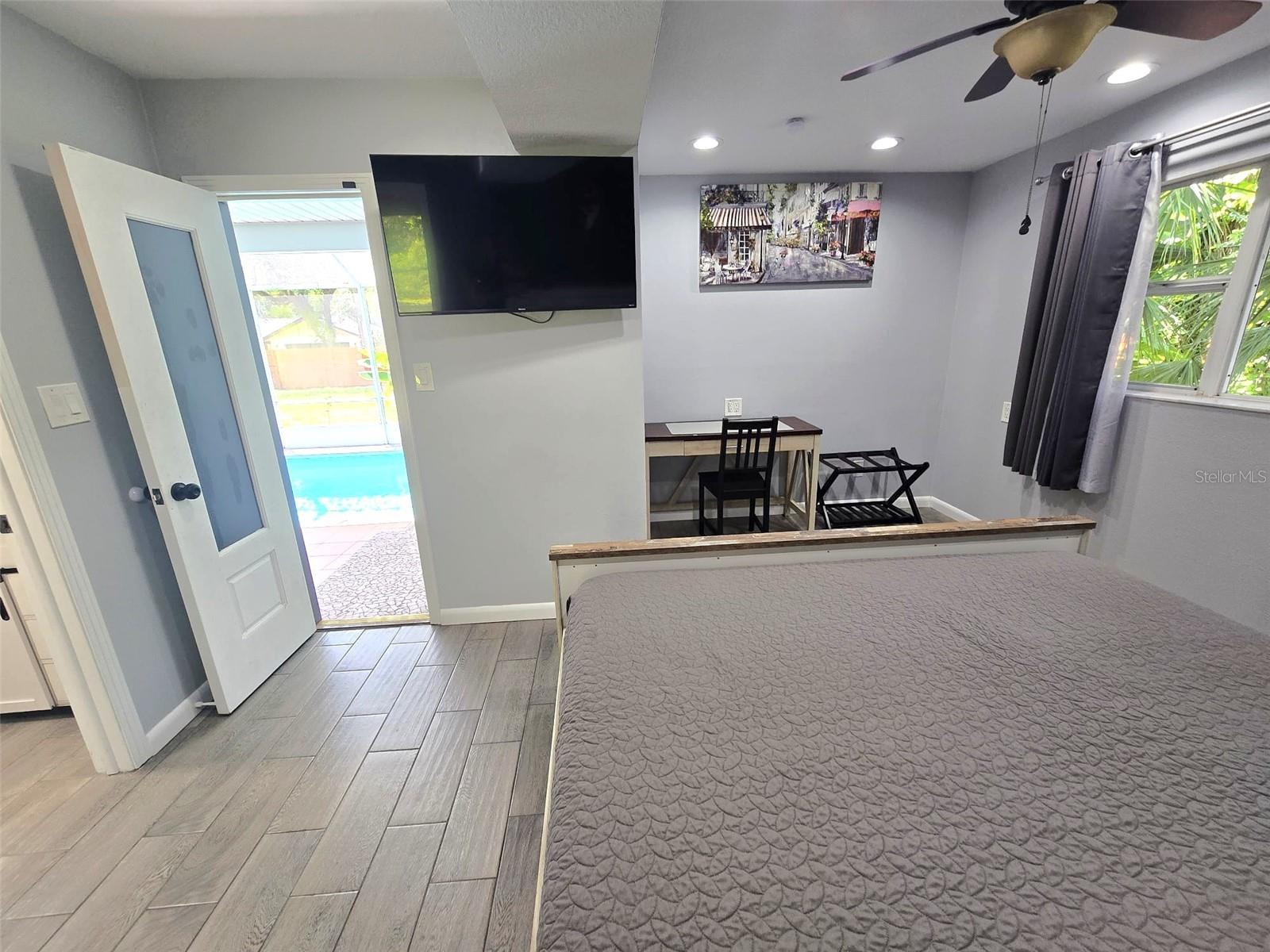 111 OAK LEE DR — photo 16