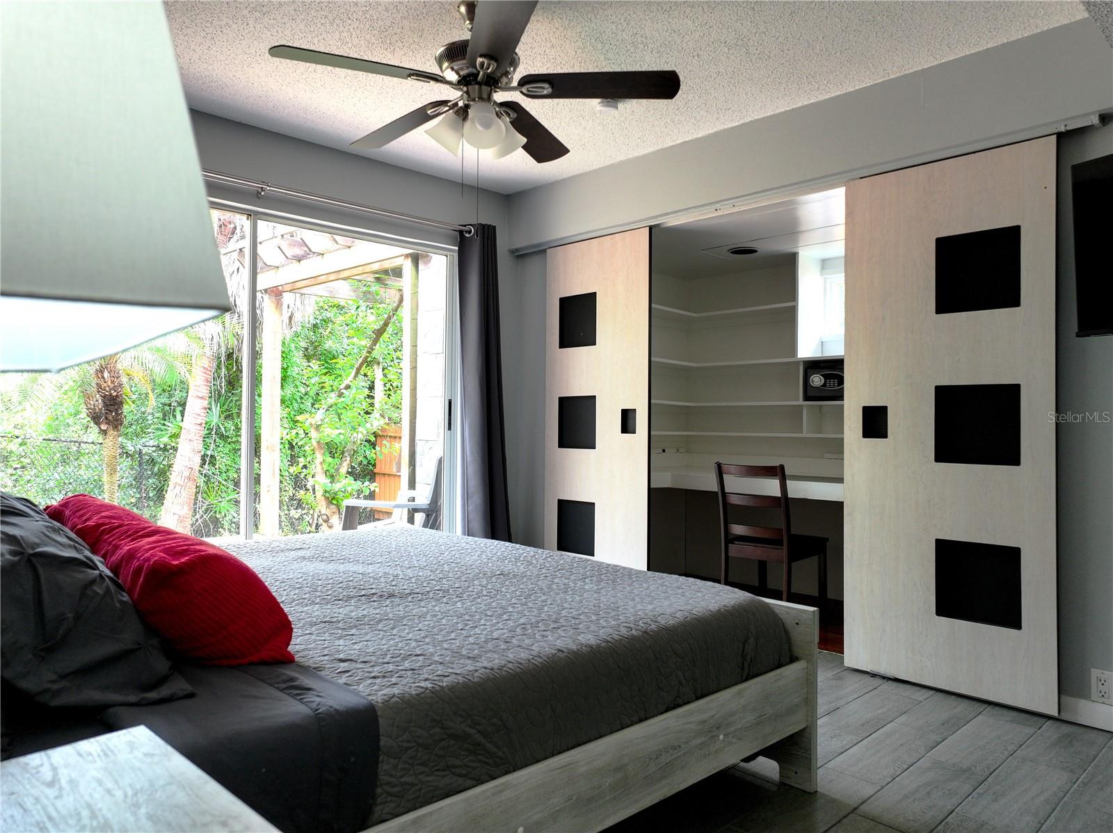 111 OAK LEE DR — photo 8