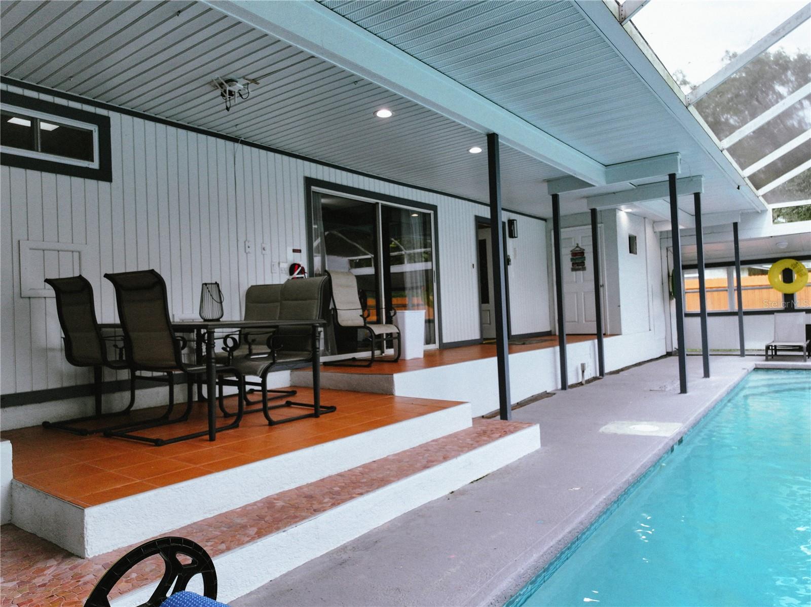 111 OAK LEE DR — photo 5