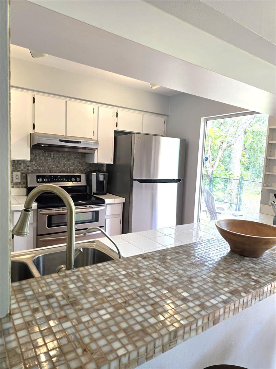 111 OAK LEE DR — photo 11