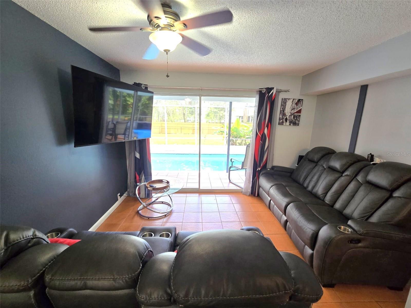111 OAK LEE DR — photo 22