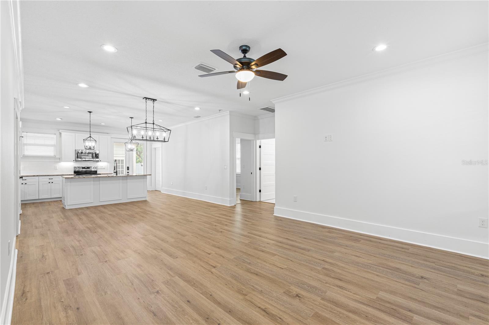 3923 W GRAY ST — photo 2