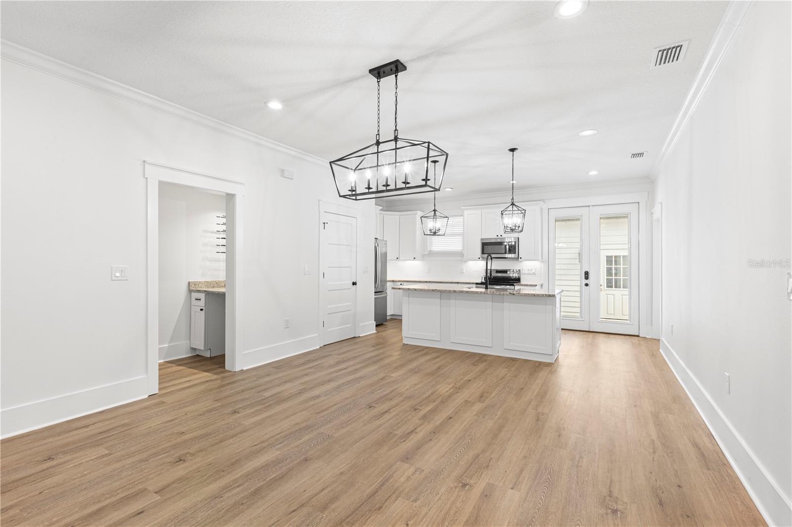 3923 W GRAY ST — photo 10