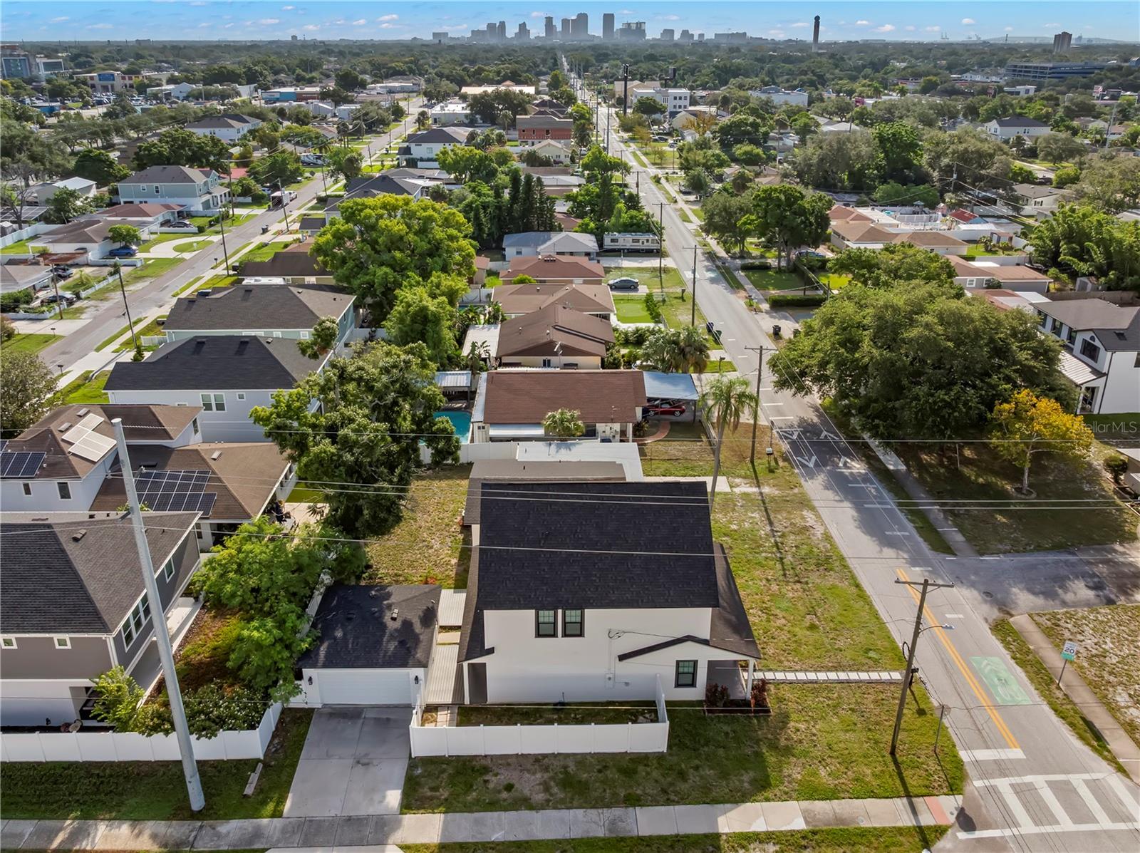 3923 W GRAY ST — photo 48