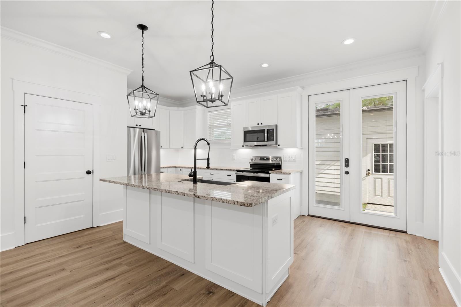 3923 W GRAY ST — photo 4