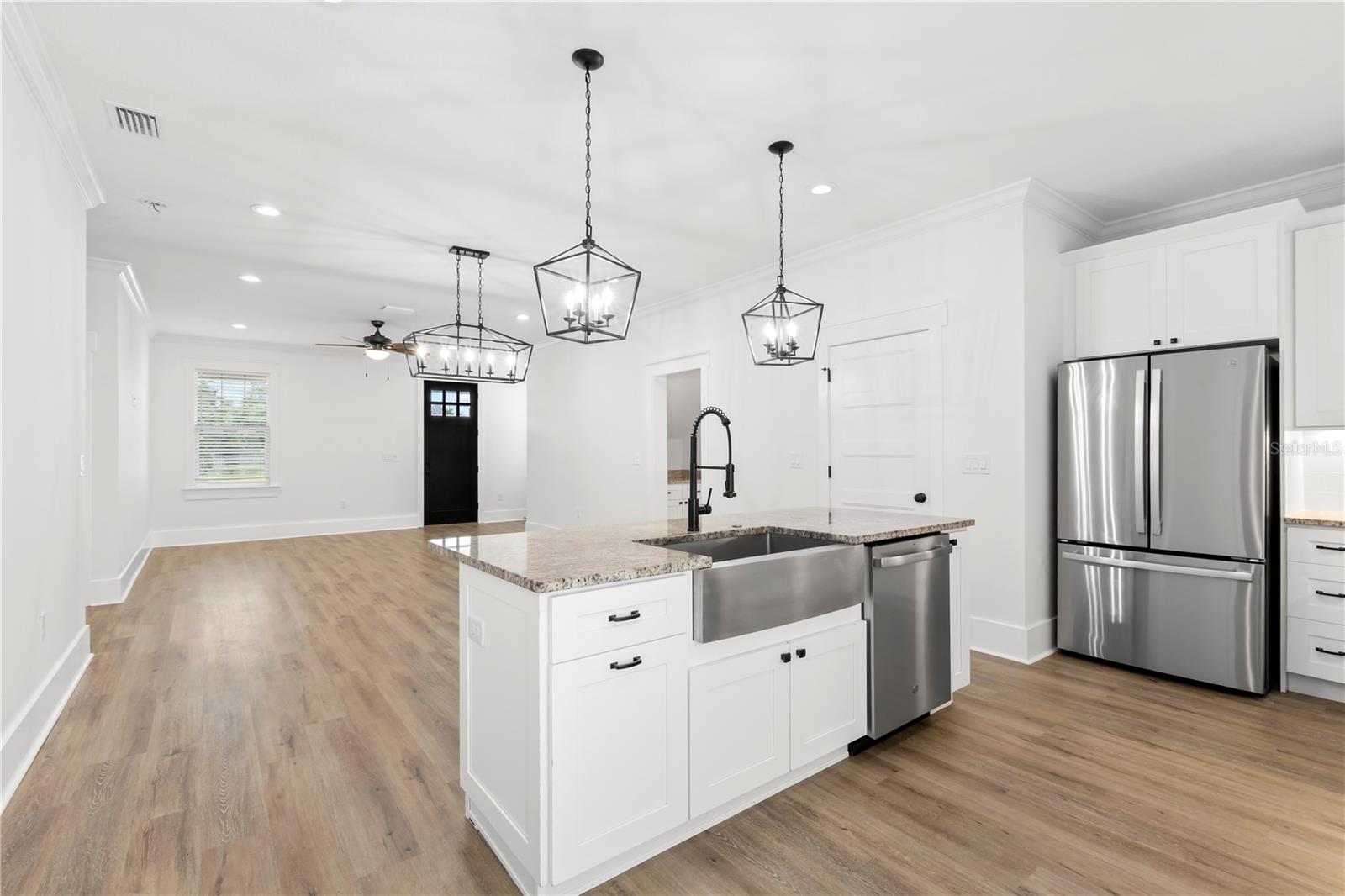 3923 W GRAY ST — photo 8