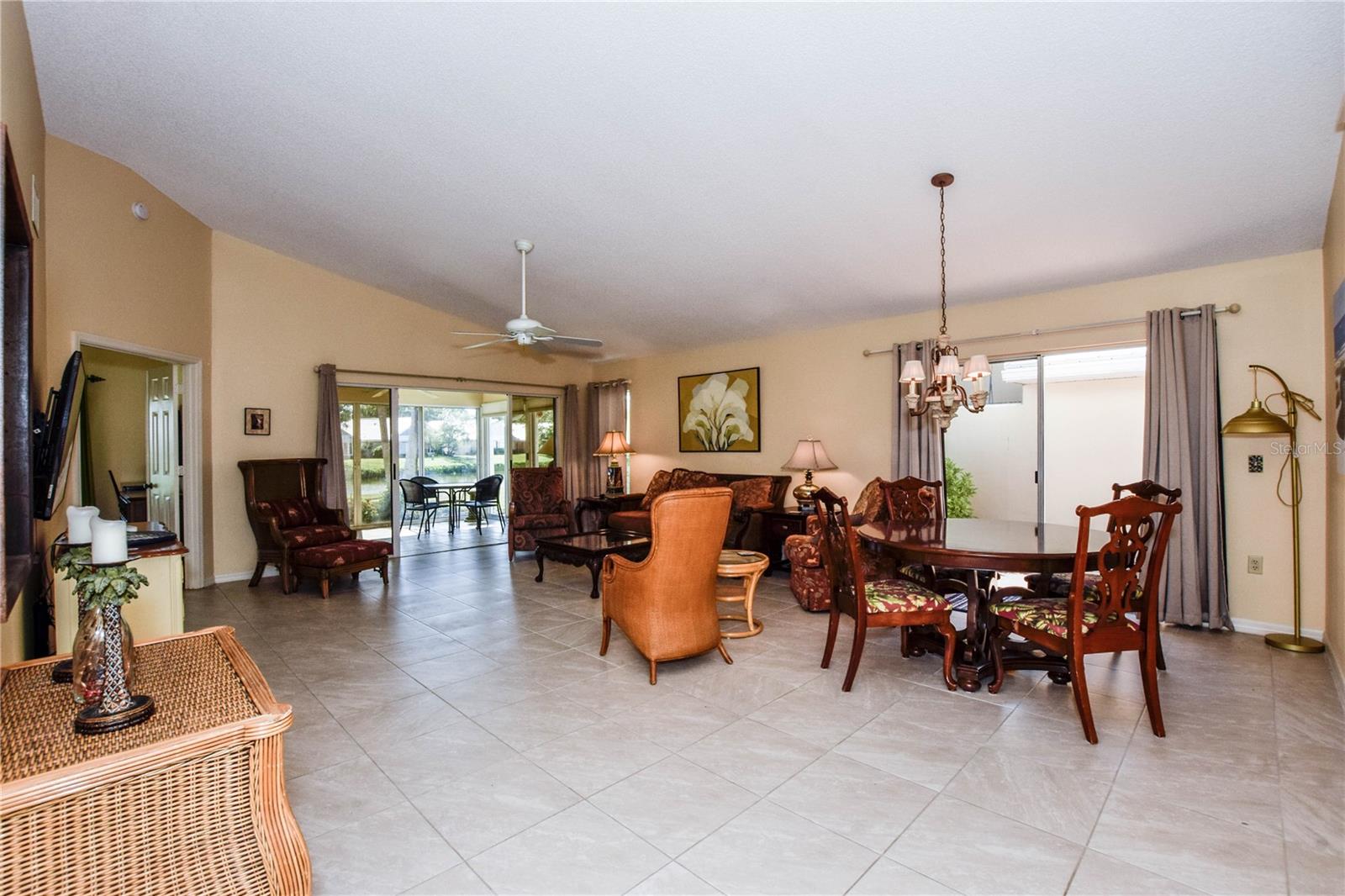 827 HARRINGTON LAKE LN #35 — photo 3