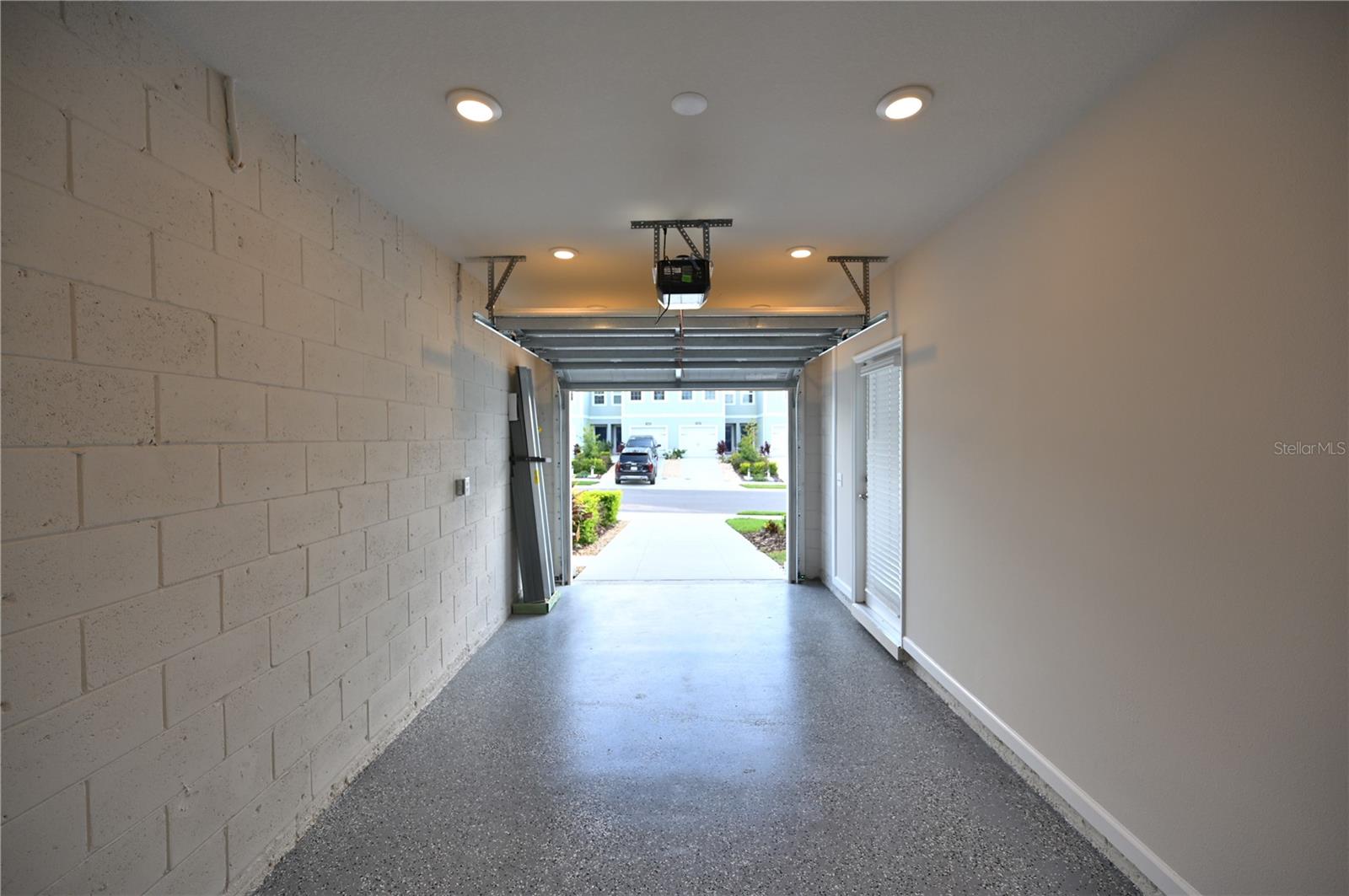 14261 CRIMSON AVE — photo 4