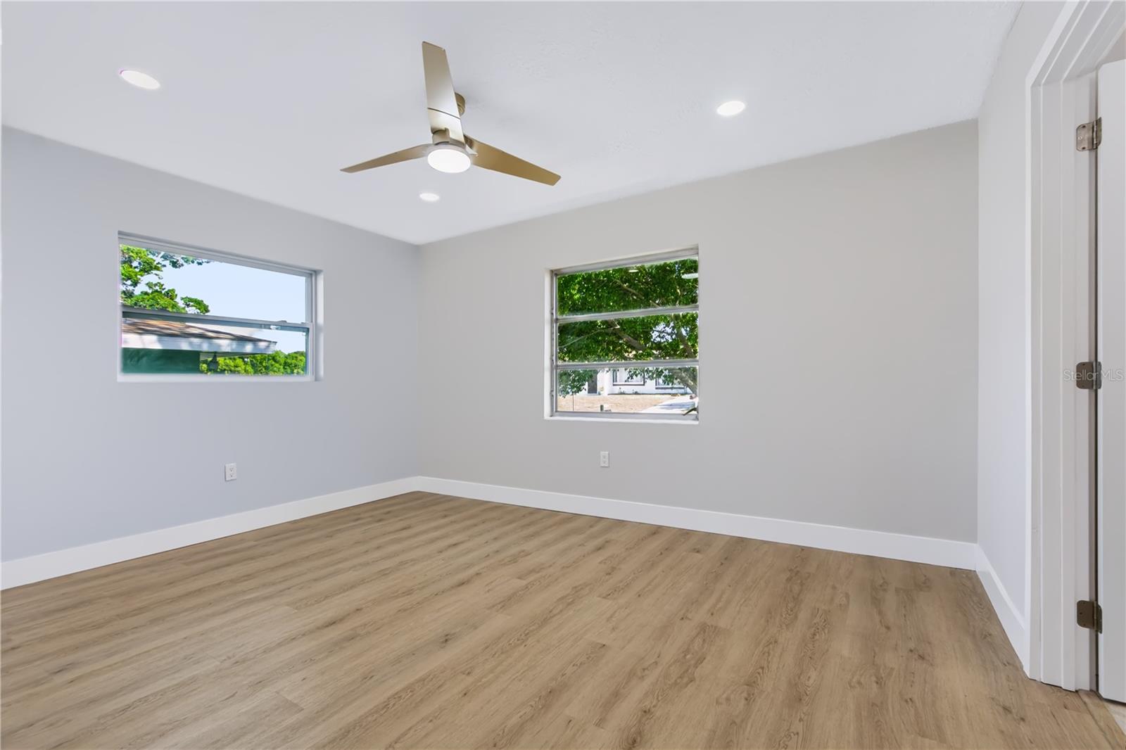1250 MAGNOLIA DR — photo 16