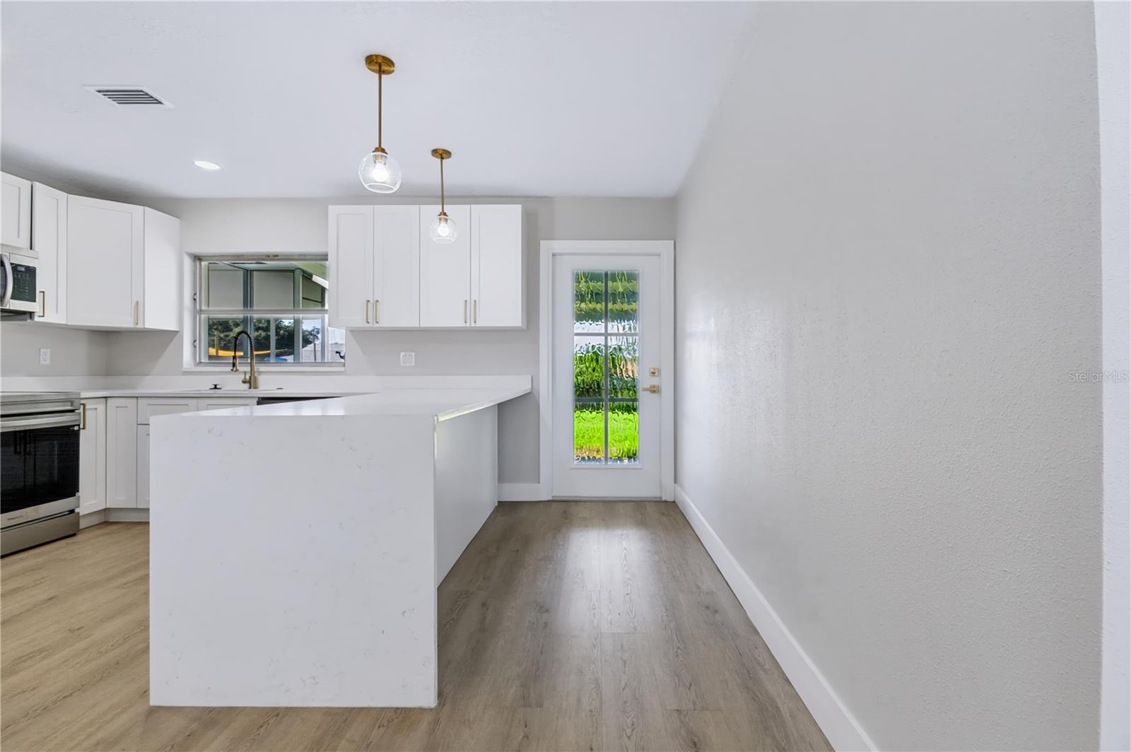 1250 MAGNOLIA DR — photo 10