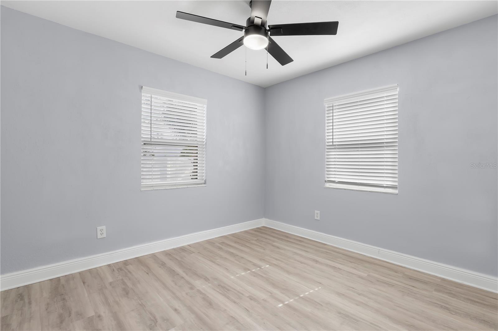 3921 W GRAY ST — photo 16